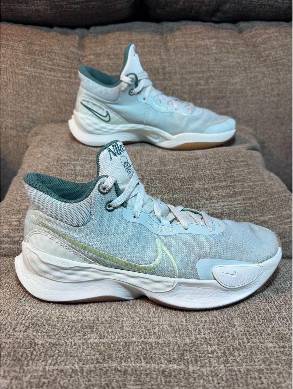 Nike Renew Elevate 3 Basketball Shoes Barely Green Womens Size 10 HF1574-301